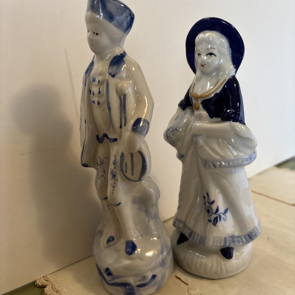 Vintage Porcelain Figurines Blue White Colonial Man with Lute And Lady With Fan - Picture 3 of 10
